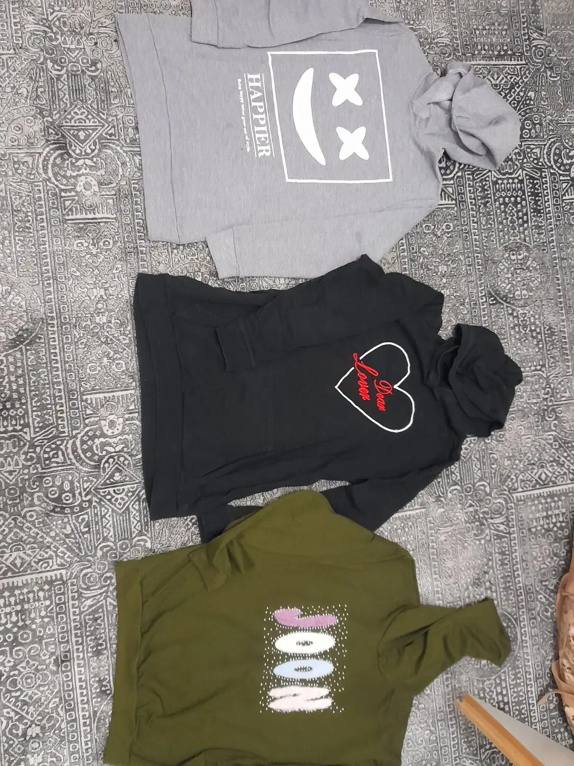 دوتا هودی و یک پیرهن فقط۱۰۰ هزار|لباس|صفادشت, |دیوار