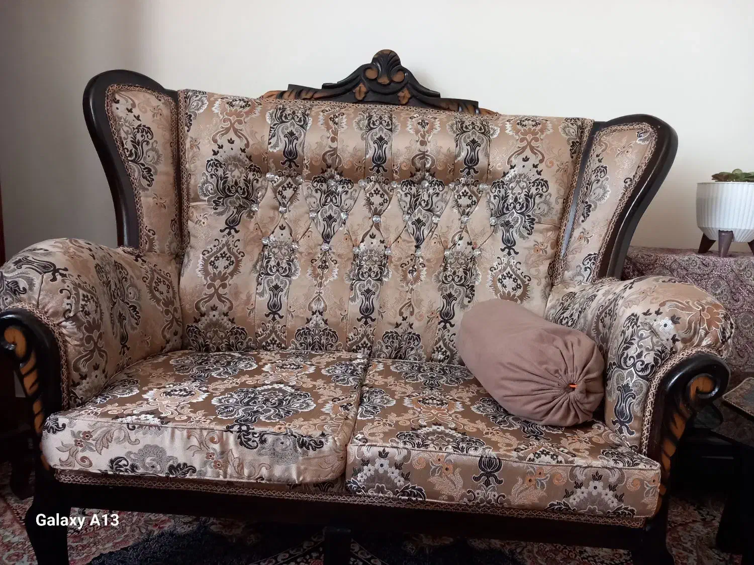 مبل استیل ۷ نفره کاملا سالم بهمراه ۳ عدد عسلی|مبلمان خانگی و میز عسلی|نهاوند, |دیوار