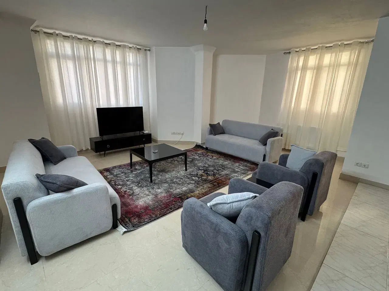 واحدتمیزوشیک دربهترین لوکیشن|اجارهٔ کوتاهمدت آپارتمان و سوئیت|شیراز, خلدبرین|دیوار