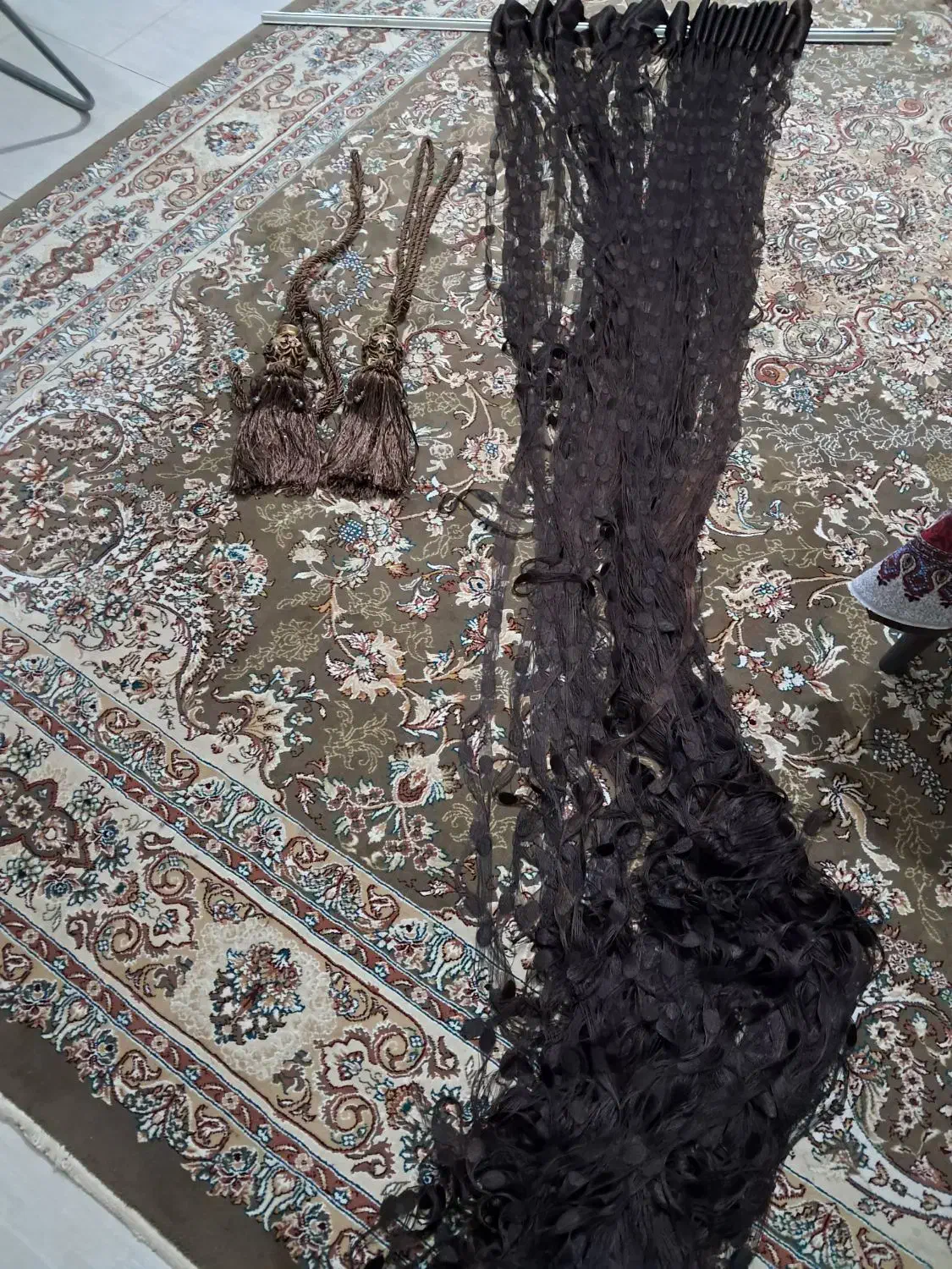 ۲ عدد روپرده ای قهوه‌ای تیره|پرده، رانر، رومیزی|نور, |دیوار