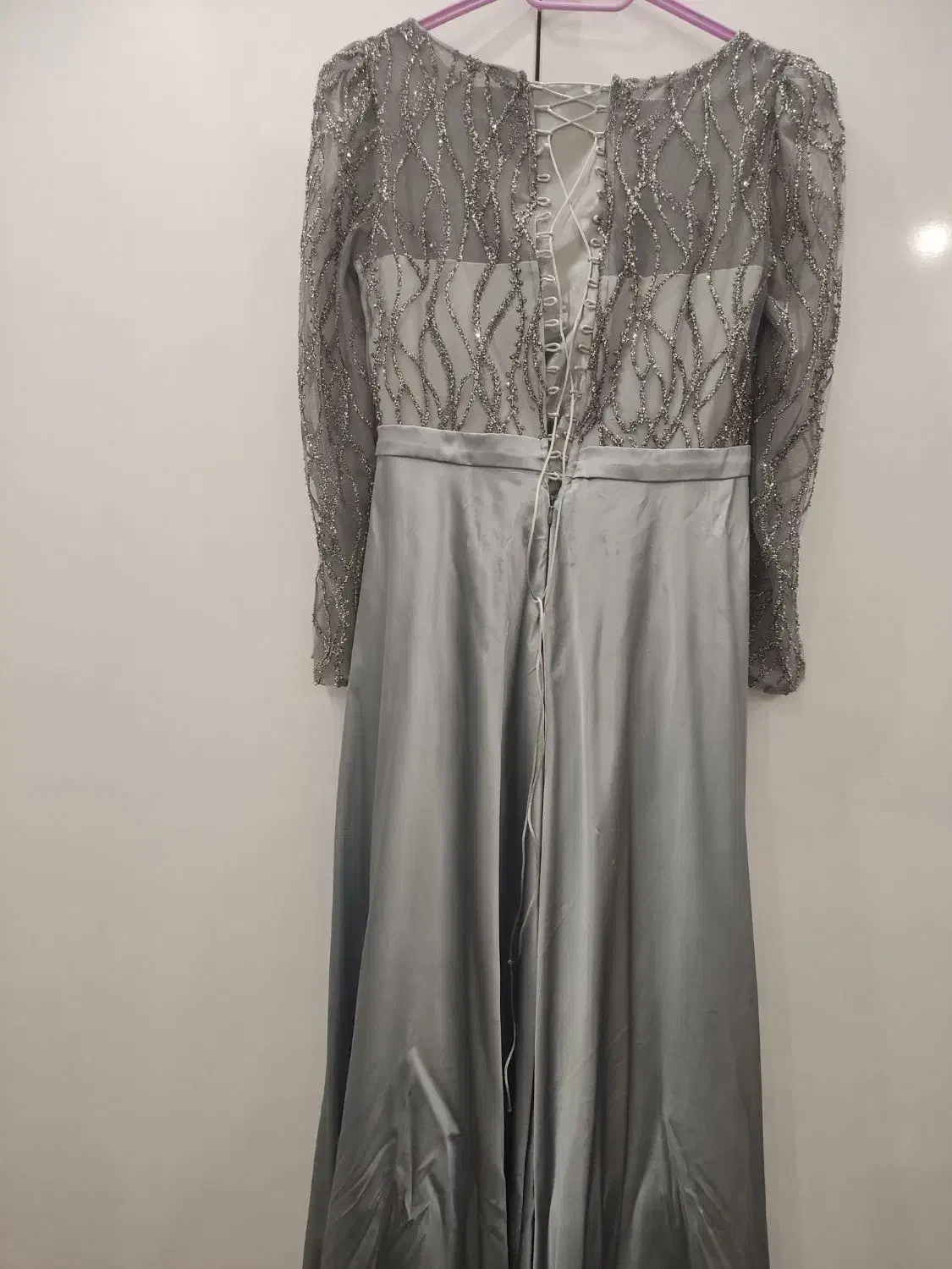 لباس مجلسی|لباس|رشت, باهنر|دیوار