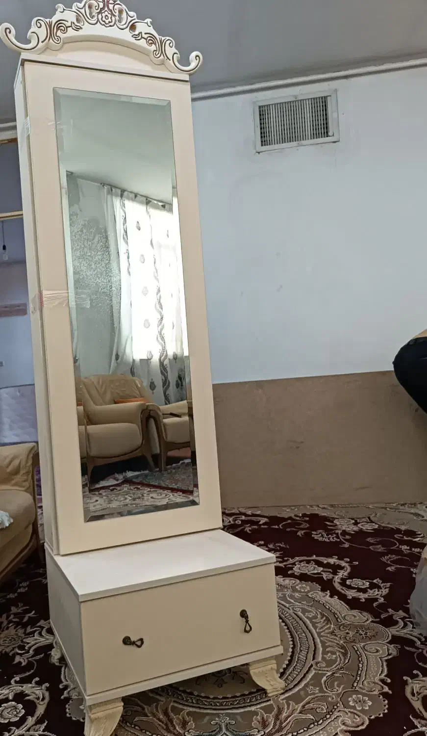 تخت دونفره و بوفه و ساعت و میز تلویزیون|تخت و سرویس خواب|بروجرد, |دیوار