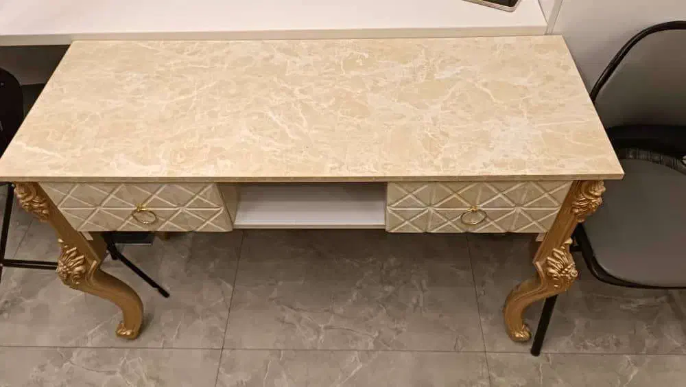 فروش یک عدد میز ناخن|آرایشگاه و سالنهای زیبایی|زنجان, |دیوار