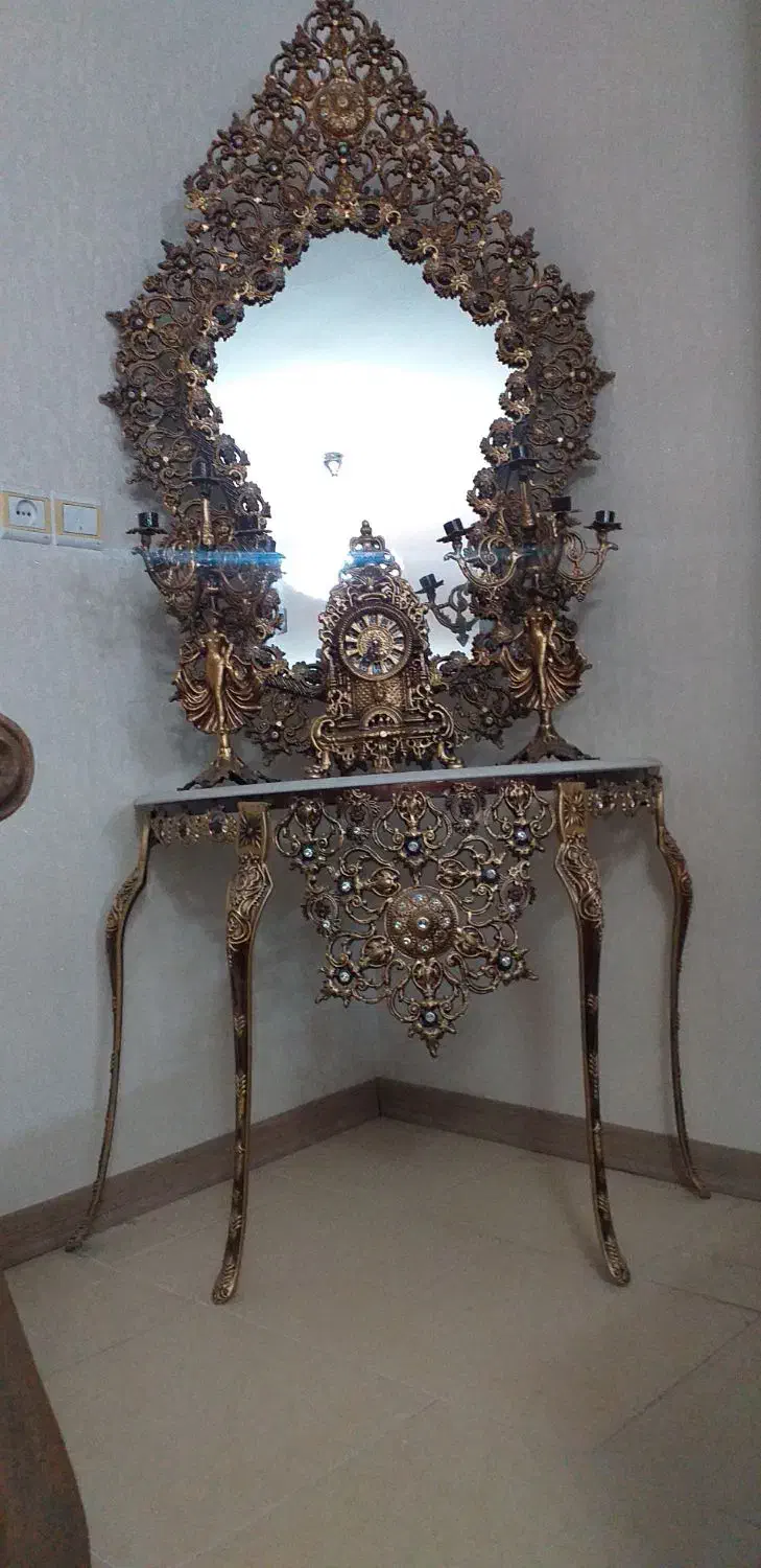 اینه و کنسول|بوفه، ویترین، کنسول|اصفهان, بهارستان|دیوار