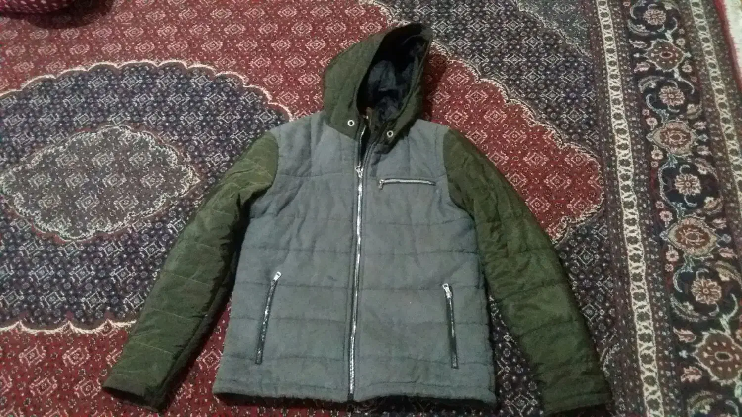 کاپشن وکفش خارجی گرم ومناسب|لباس|سلماس, |دیوار