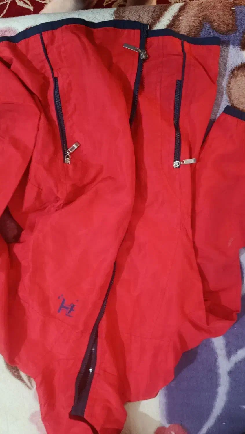 مقداری لباس در حد نو|لباس|فولادشهر, C3|دیوار