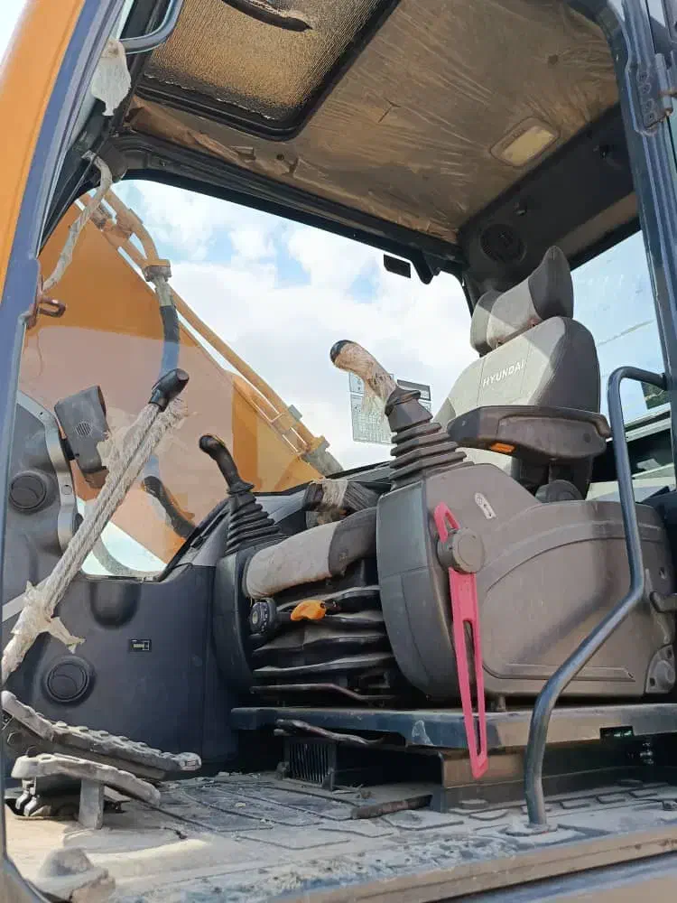 فروش بیل مکانیکی هیوندا 220 مدل 2017 خط 9|خودرو سنگین|یاسوج, |دیوار