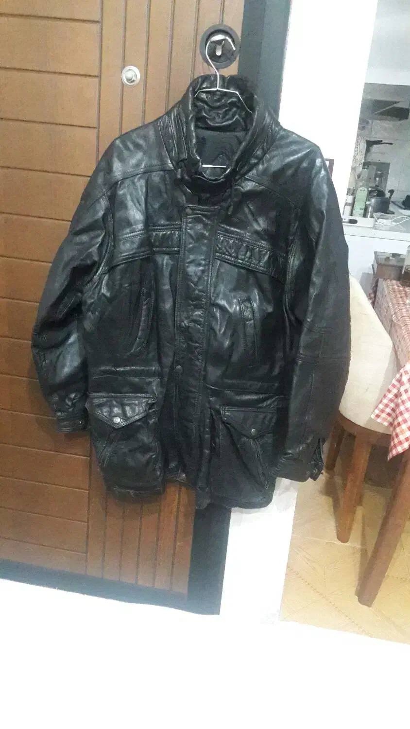 کاپشن|لباس|بندر انزلی, چهارفریضه|دیوار