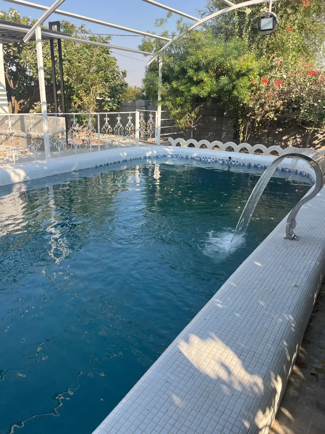 ویلا استخر دار سرخون|اجارهٔ کوتاه‌مدت ویلا و باغ|بندرعباس, |دیوار