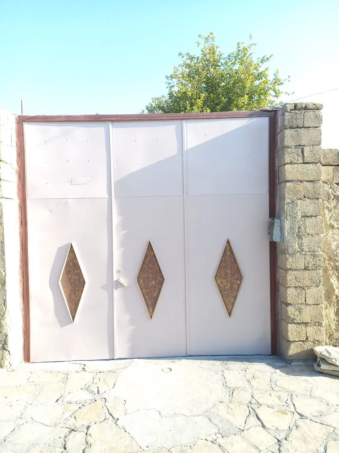 رنگ کاری ونقاشی ساختمان و فلزات تضمینی|خدمات پیشه و مهارت|بیستون, |دیوار