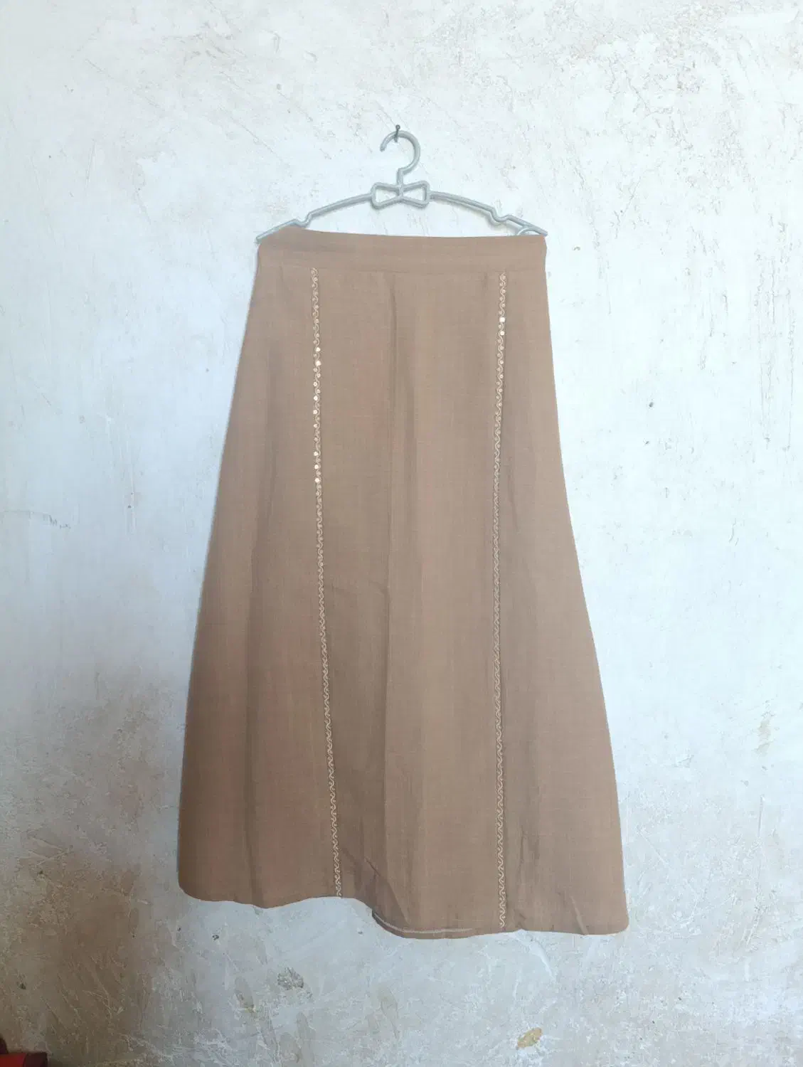 پانچوی بلند و دامن|لباس|بهبهان, |دیوار