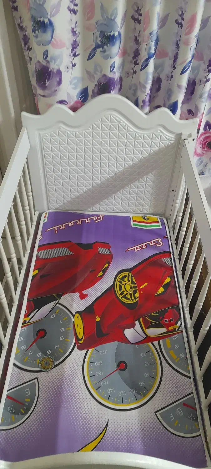 گهواره بچه|تخت و سرویس خواب|مشهد, کارگران|دیوار