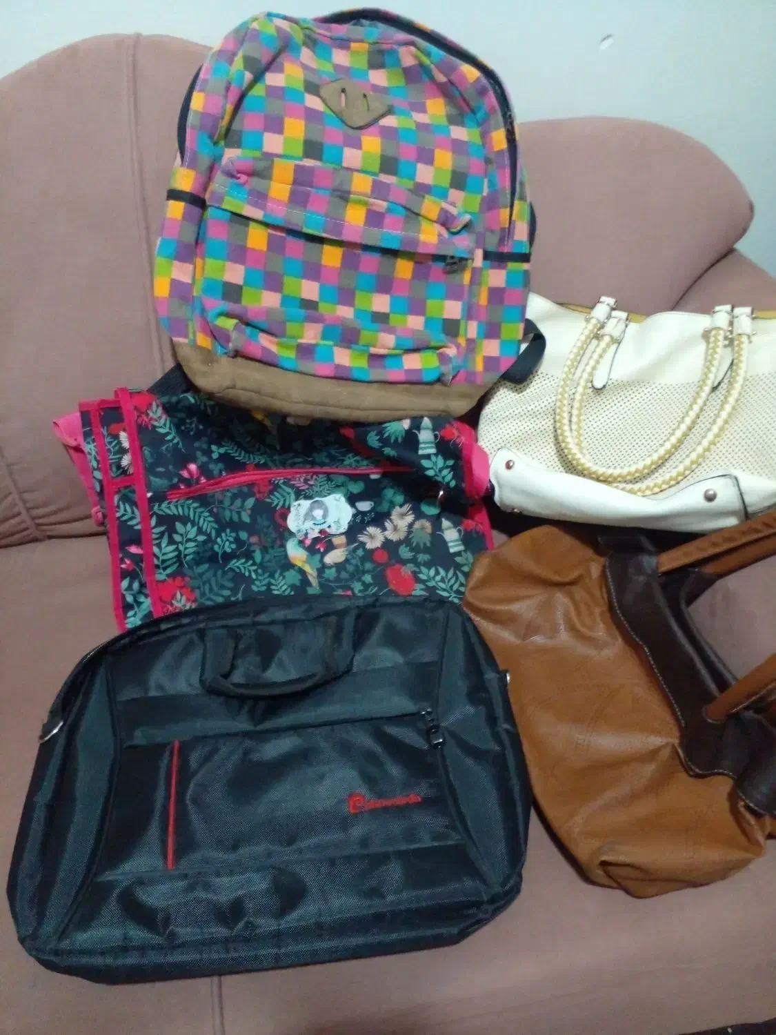 تعدادی کیف سالم ودرحدنو|کیف، کفش، کمربند|همدان, |دیوار