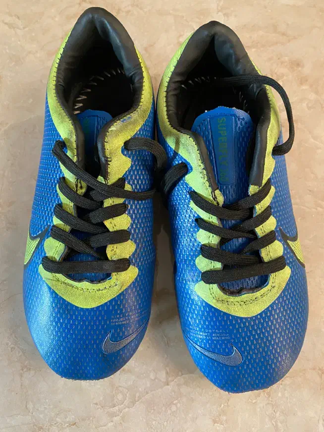 کتانی فوتبال استوک دار سایز ۳۳|تجهیزات ورزشی|رشت, بوسار|دیوار