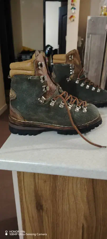 بوت دست دوز تمام چرم|کیف، کفش، کمربند|صدرا-فارس, فاز ۱|دیوار