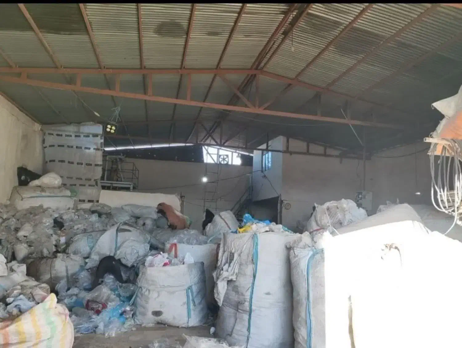 سوله چهار دیواری کارگاه برق سه فاز قلعه صدری|فروش دفتر صنعتی، کشاورزی، تجاری|قم, قلعه صدری|دیوار