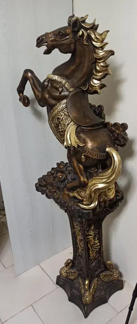 مجسمه اسب و پایه تزئینی|مجسمه، تندیس، ماکت|پرند, فاز ۴|دیوار