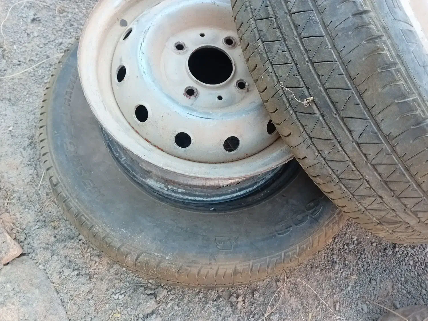 لاستیک پیکان یه جفت با رینگ|قطعات یدکی و لوازم جانبی|مشهد, ایثار|دیوار