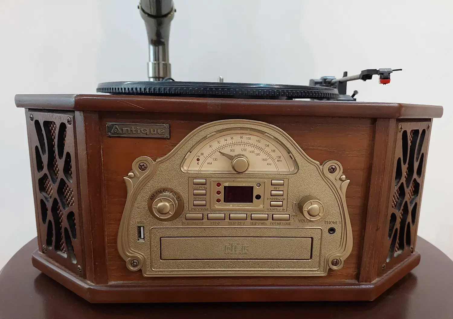 گرامافون مدل آنتیک|کلکسیون اشیاء عتیقه|کرج, عظیمیه|دیوار