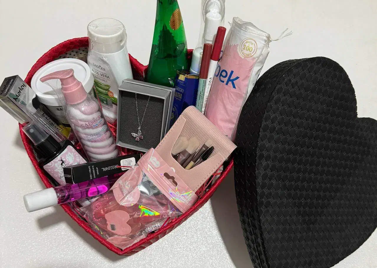 پک های کادویی روز زن و یلدا|لباس|میانه, |دیوار