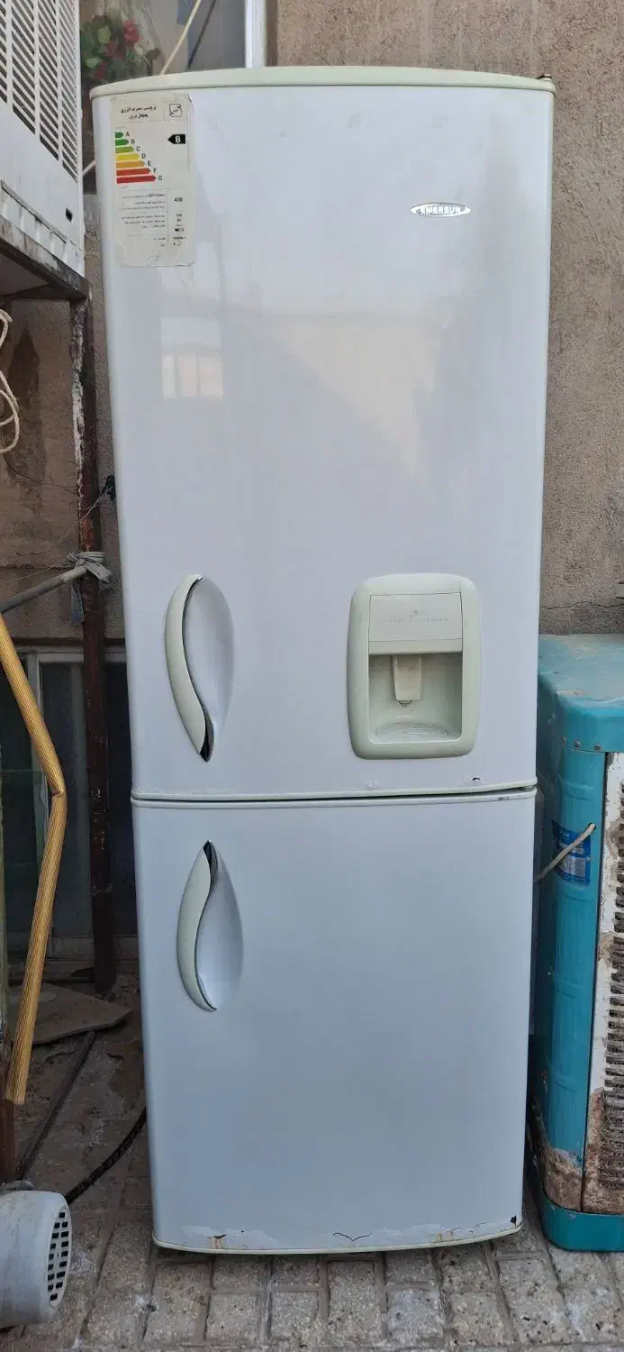 یخچال امرسان و ۱۶ عدد پشتی|یخچال و فریزر|بردسکن, |دیوار