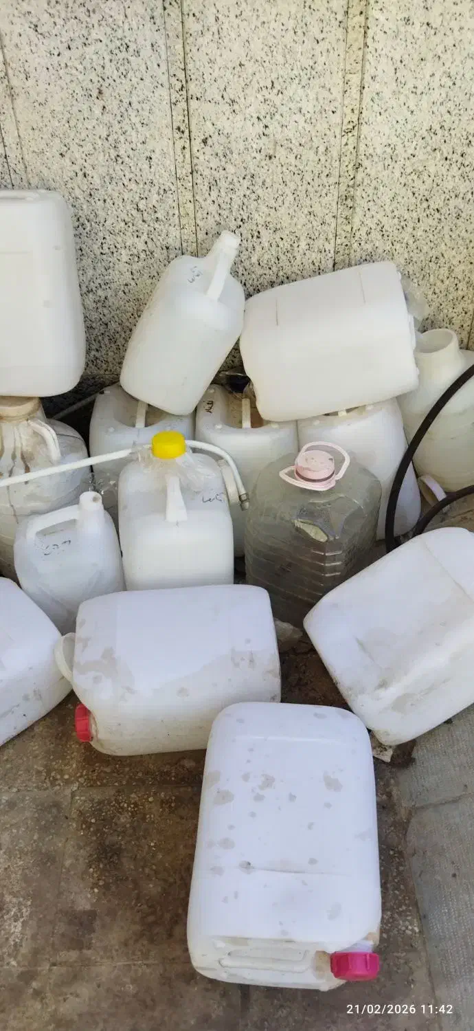 بیست لیتری|ظروف نگهدارنده، پلاستیکی، یک‌بارمصرف|بروجن, |دیوار