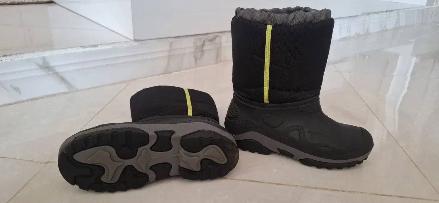 پوتین|کیف، کفش، کمربند|پاوه, |دیوار