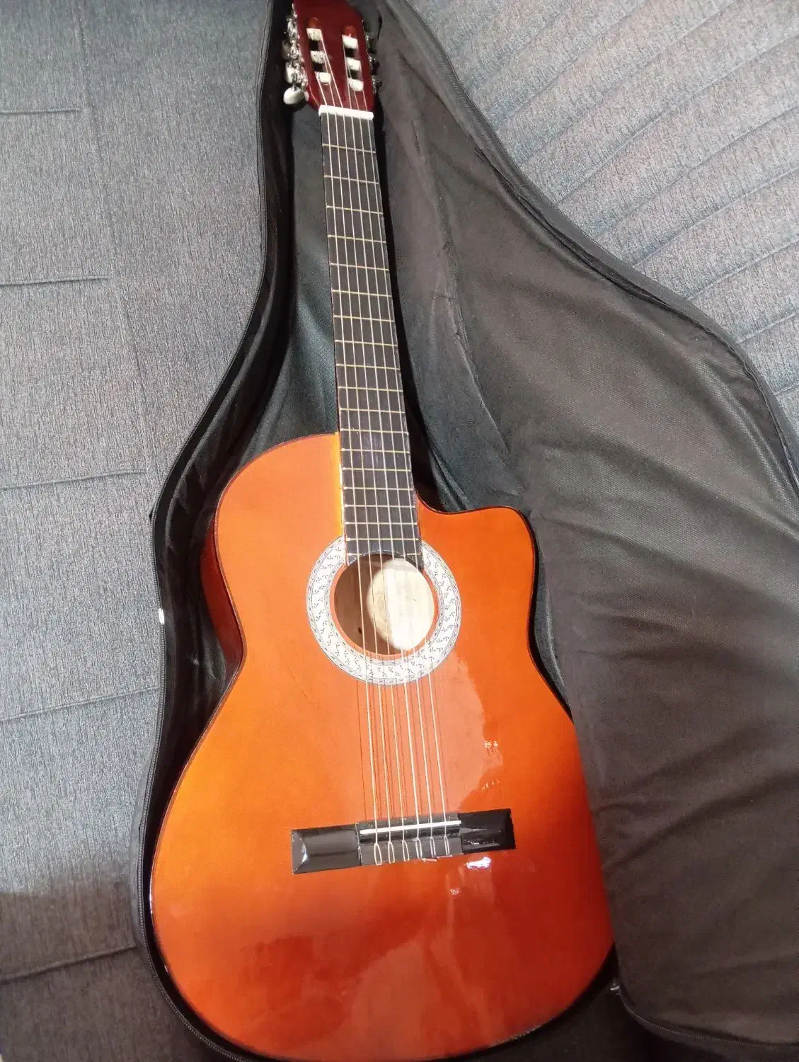 گیتار|گیتار، بیس، امپلیفایر|بم, |دیوار