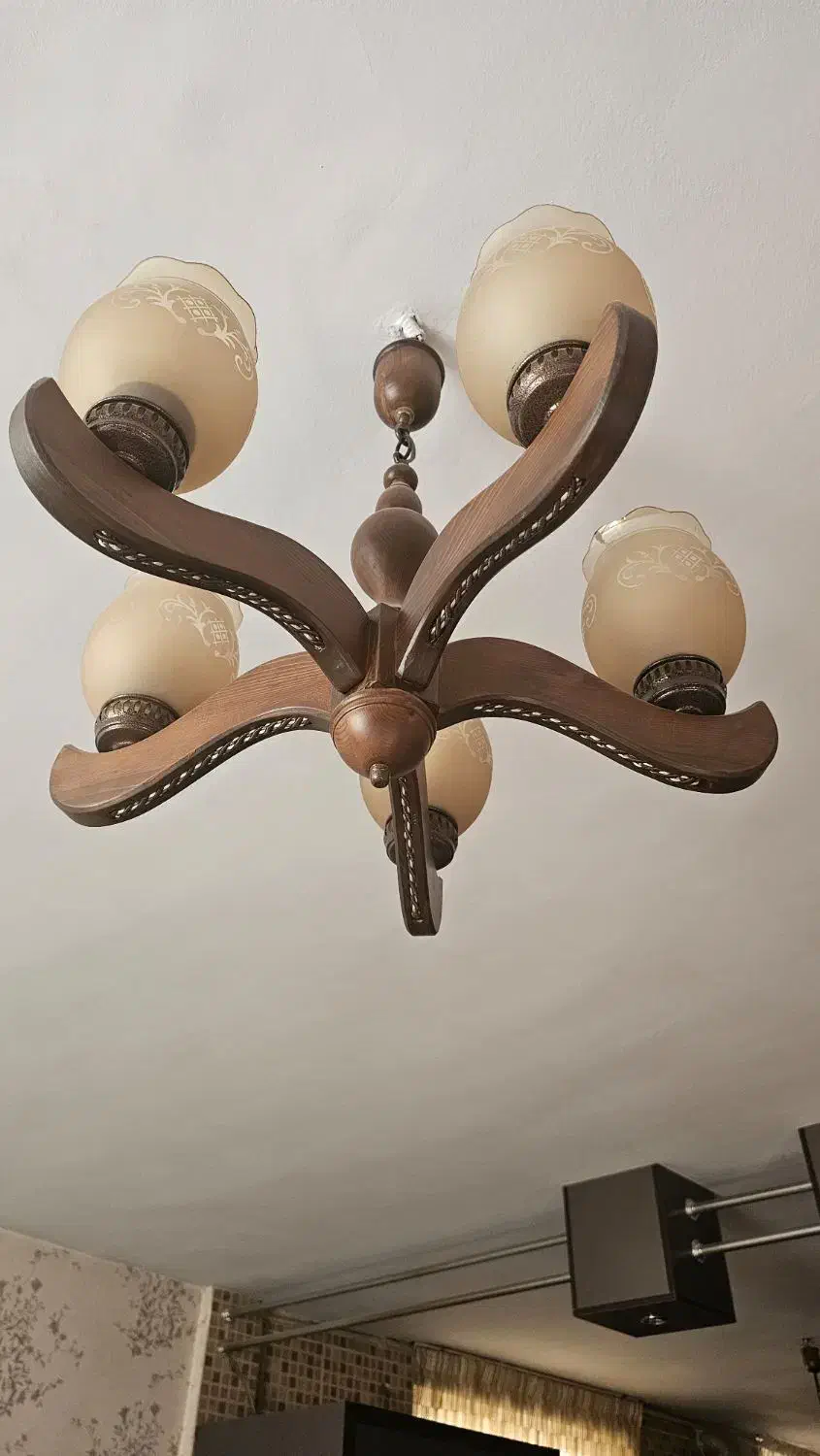 یک عدد لوستر چوبی ۵شعله|لوستر و چراغ آویز|اندیشه, اندیشه فاز ۳|دیوار