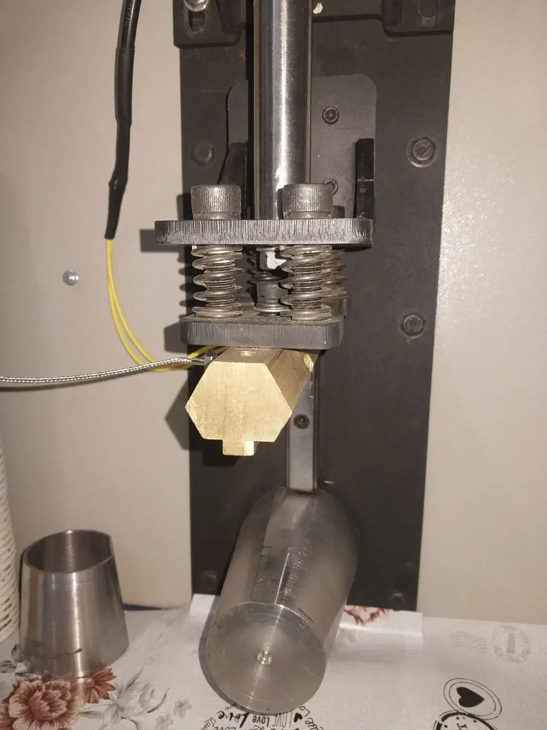 فروش دستگاه لیوان کاغذی دو جداره|ماشین‌آلات صنعتی|لیلان, |دیوار