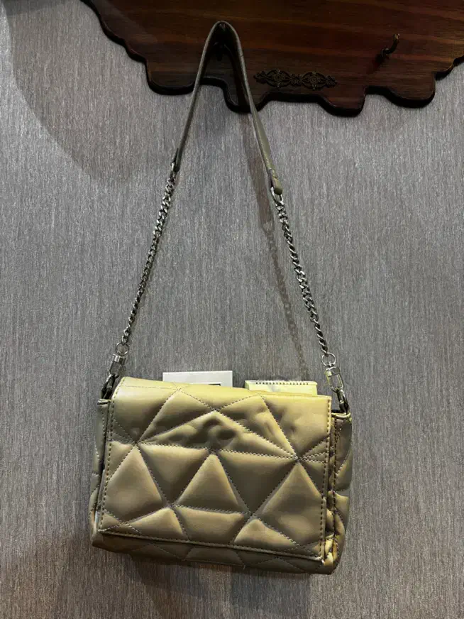 کیف نو|کیف، کفش، کمربند|اصفهان, باغ زیار|دیوار