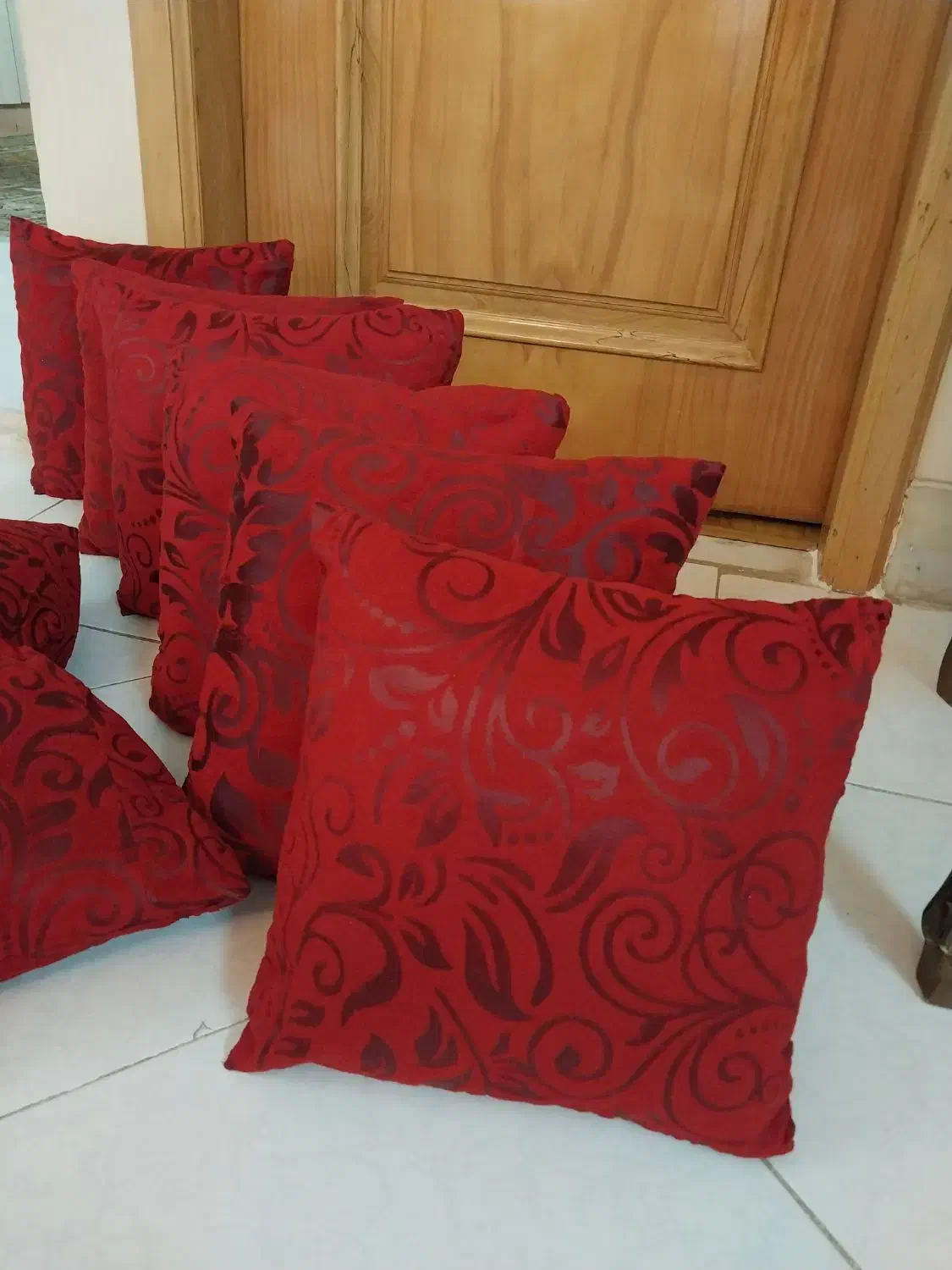 کوسن زرشکی|رختخواب، بالش، پتو|اصفهان, جلالیه|دیوار