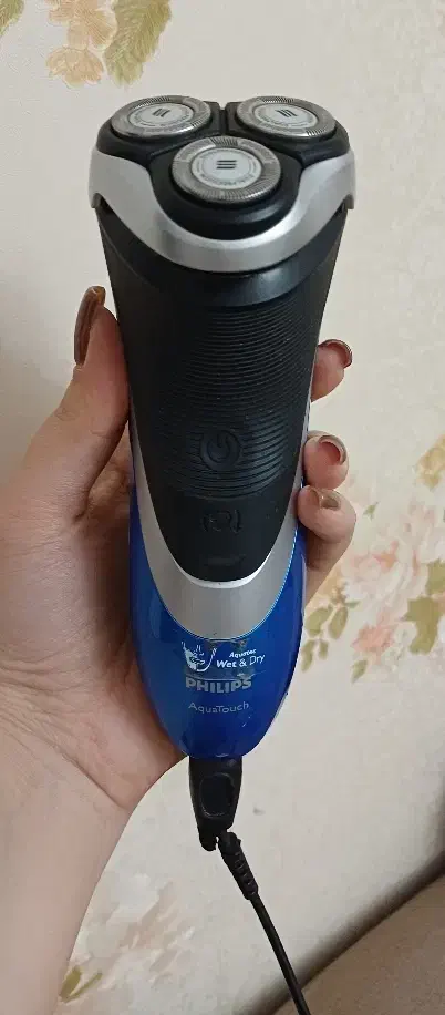 ریش تراش philips خارجی کاملا نو اصلا استفاده نشده|آرایشی، بهداشتی، درمانی|قدس, معادن شن و ماسه|دیوار