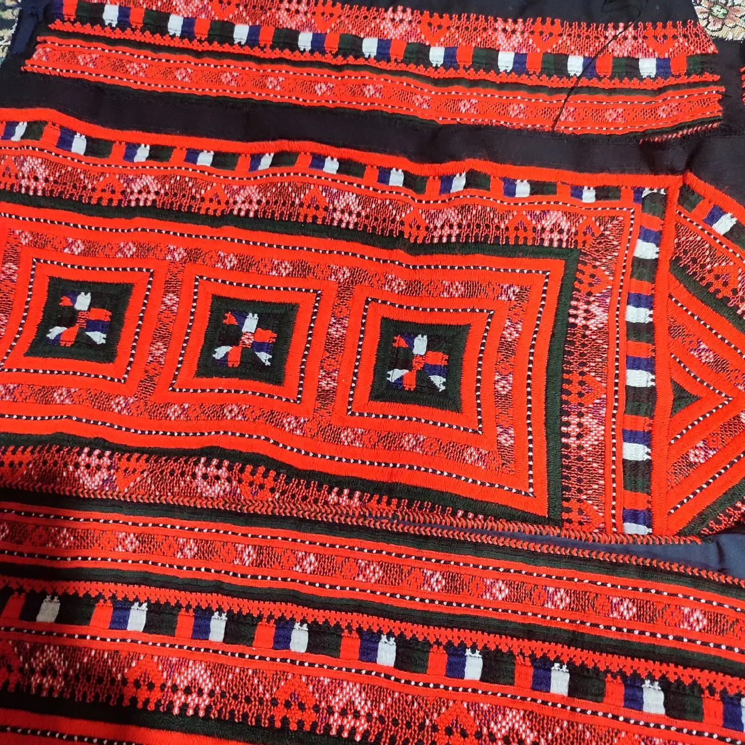 بدن و استین|لباس|جالق, |دیوار