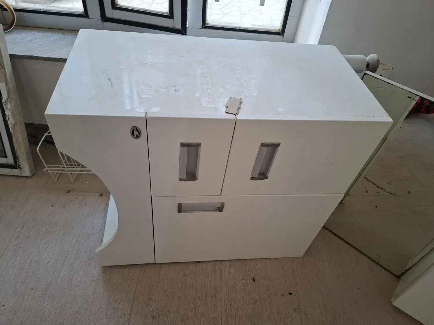 روشویی همراه  کابینت  تمیز و سالم|لوازم سرویس بهداشتی|سرپل ذهاب, |دیوار