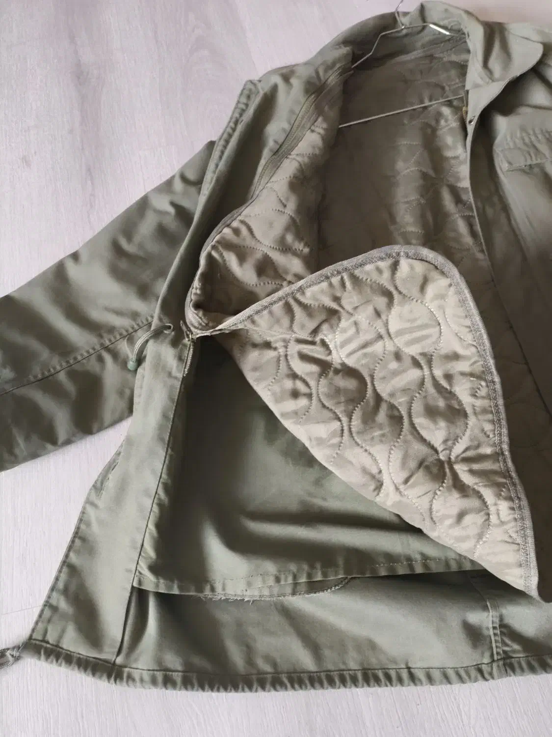 کاپشن|لباس|یزد, |دیوار