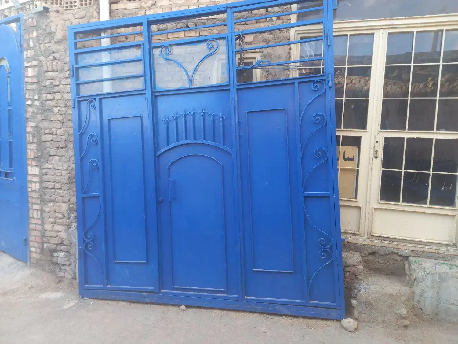 در حیاط|مصالح و تجهیزات ساختمان|صوفیان, |دیوار