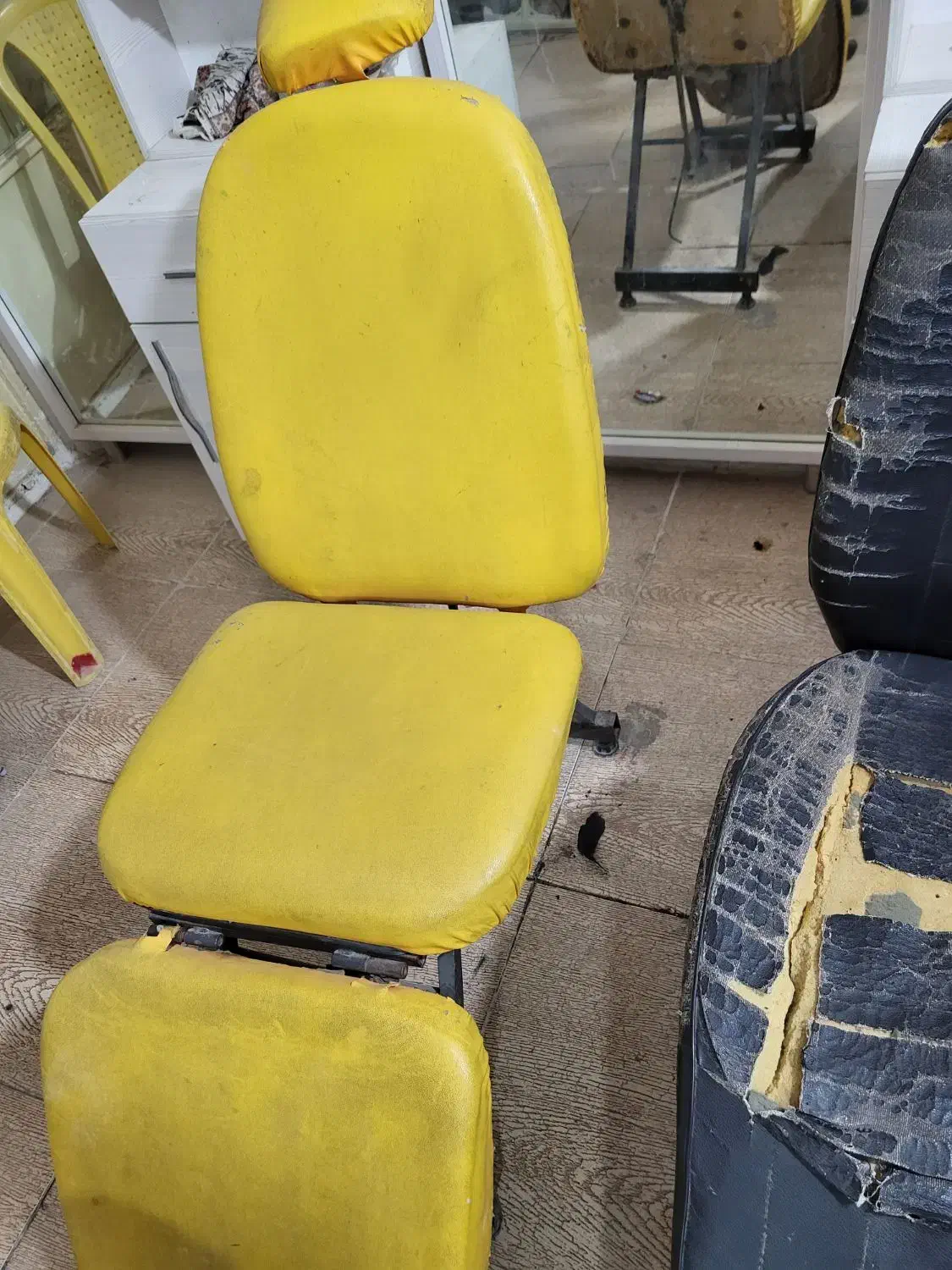 دوتاصندلی اصلاح|آرایشگاه و سالن‌های زیبایی|بندر ماهشهر, |دیوار