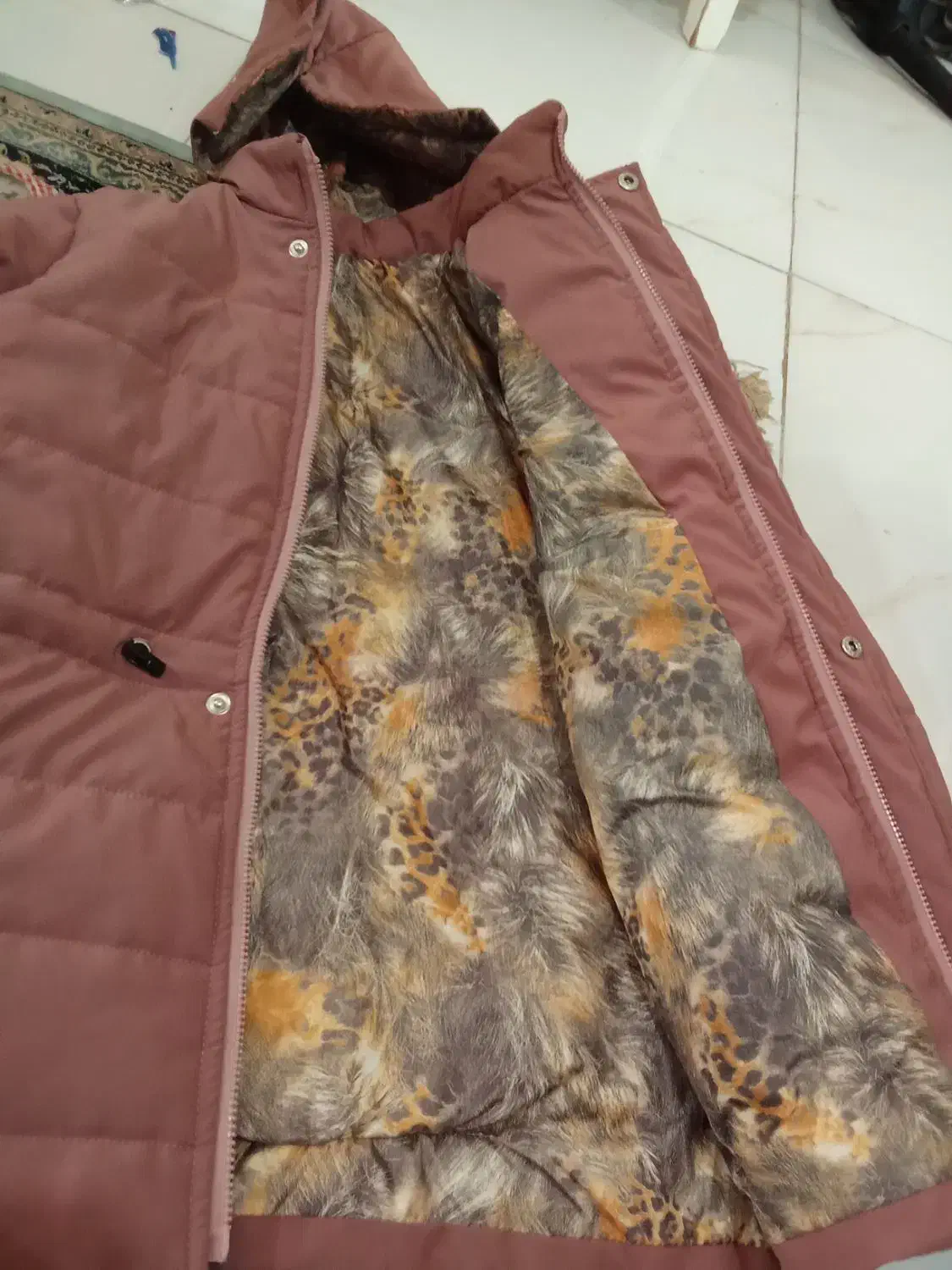 کاپشن|لباس|رشت, شهرک صبا|دیوار