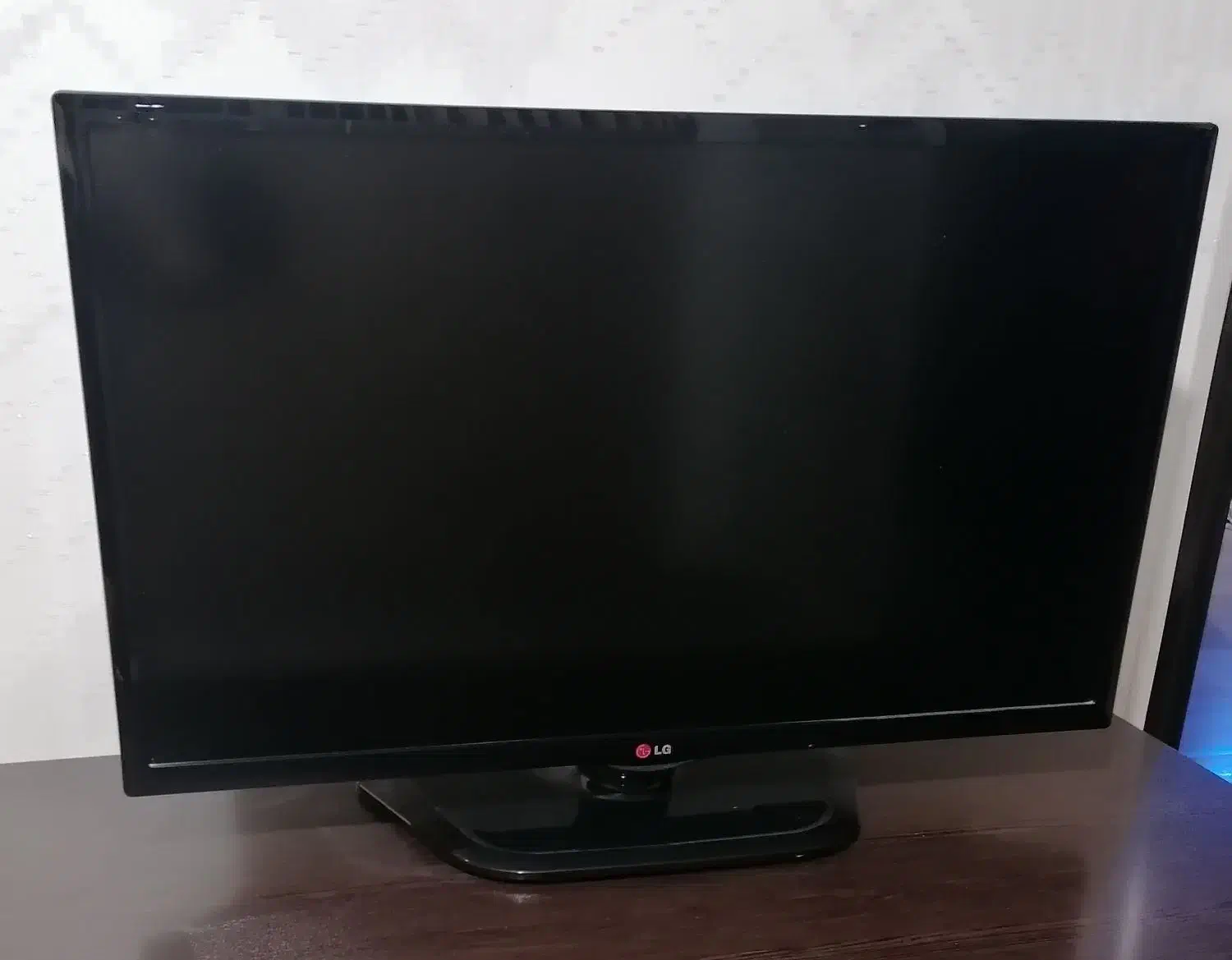 تلویزیون ۳۲ ال جی اصل|تلویزیون و پروژکتور|کازرون, |دیوار