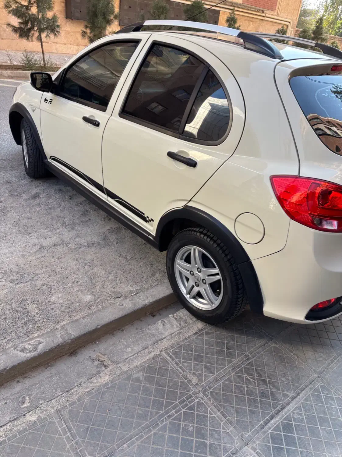 Rکوییک(آر) ۱۴۰۱ در حد خشک|خودرو سواری و وانت|کرج, ساماندهی|دیوار