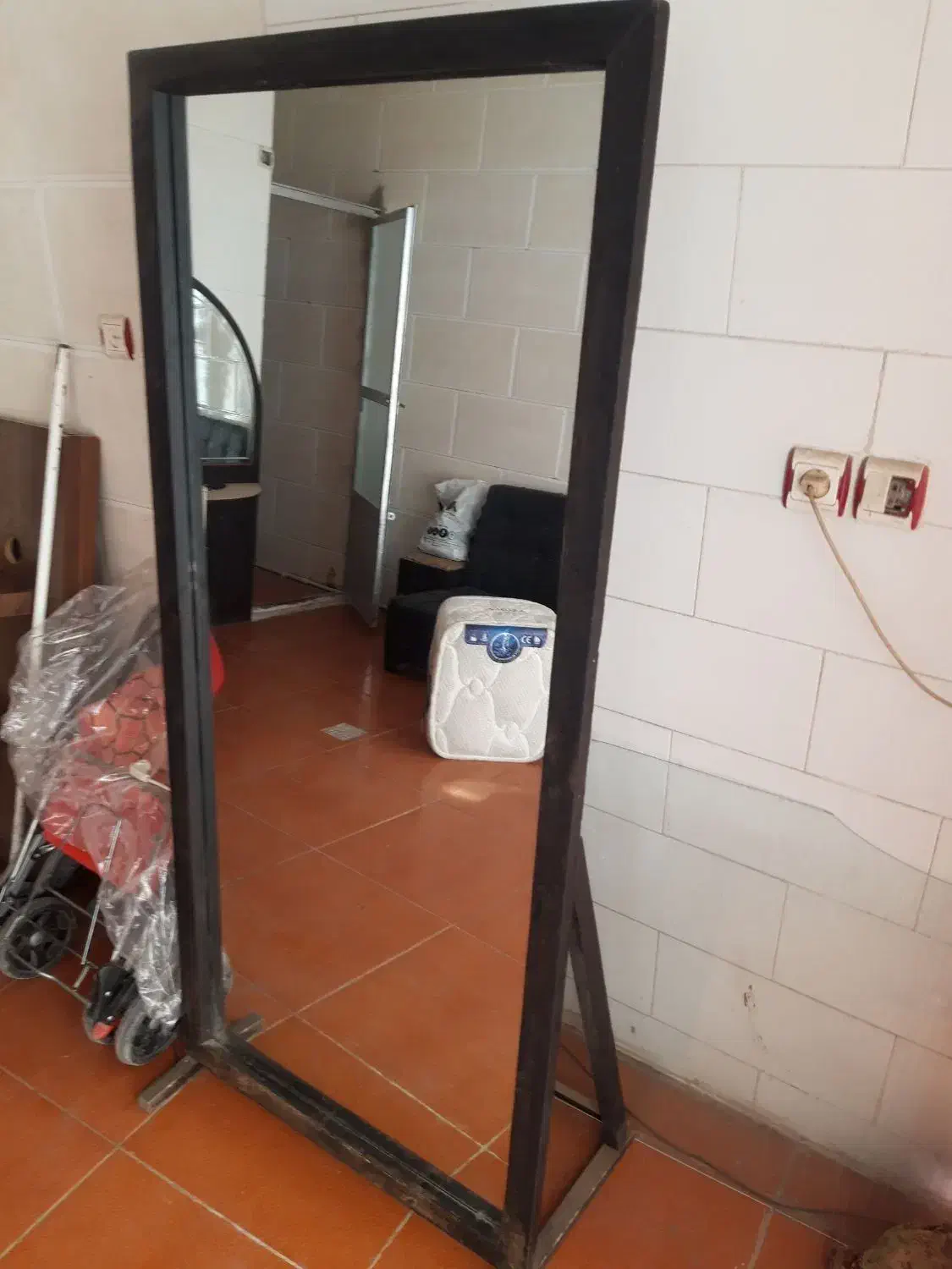 سرشور آرایشگاه آینه میز ناخون کار|آرایشگاه و سالنهای زیبایی|کرمان, |دیوار