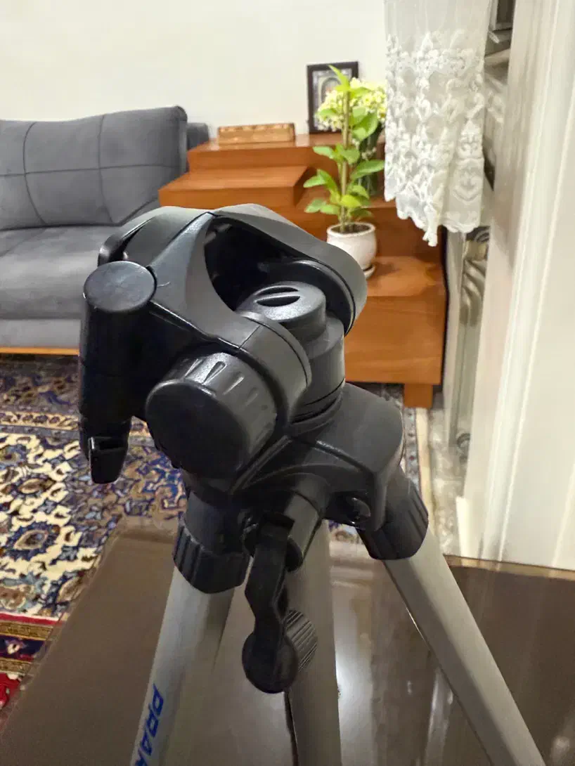 سه پایه دوربین|دوربین عکاسی و فیلم‌برداری|تهران, خواجه نصیر طوسی|دیوار