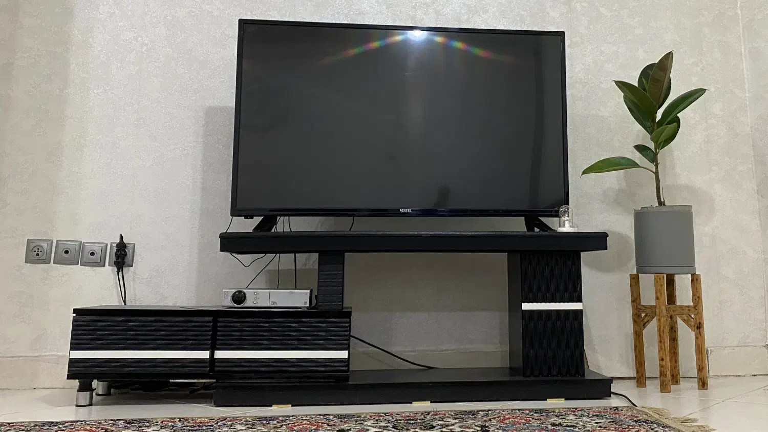 میز تی وی|میز تلویزیون|رشت, هلال احمر|دیوار