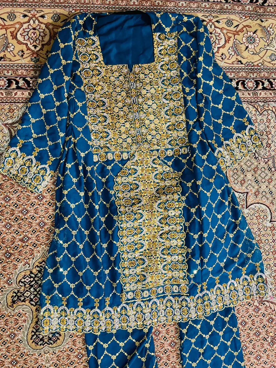 لباس بنارسی سبز ابی|لباس|سیب و سوران, |دیوار