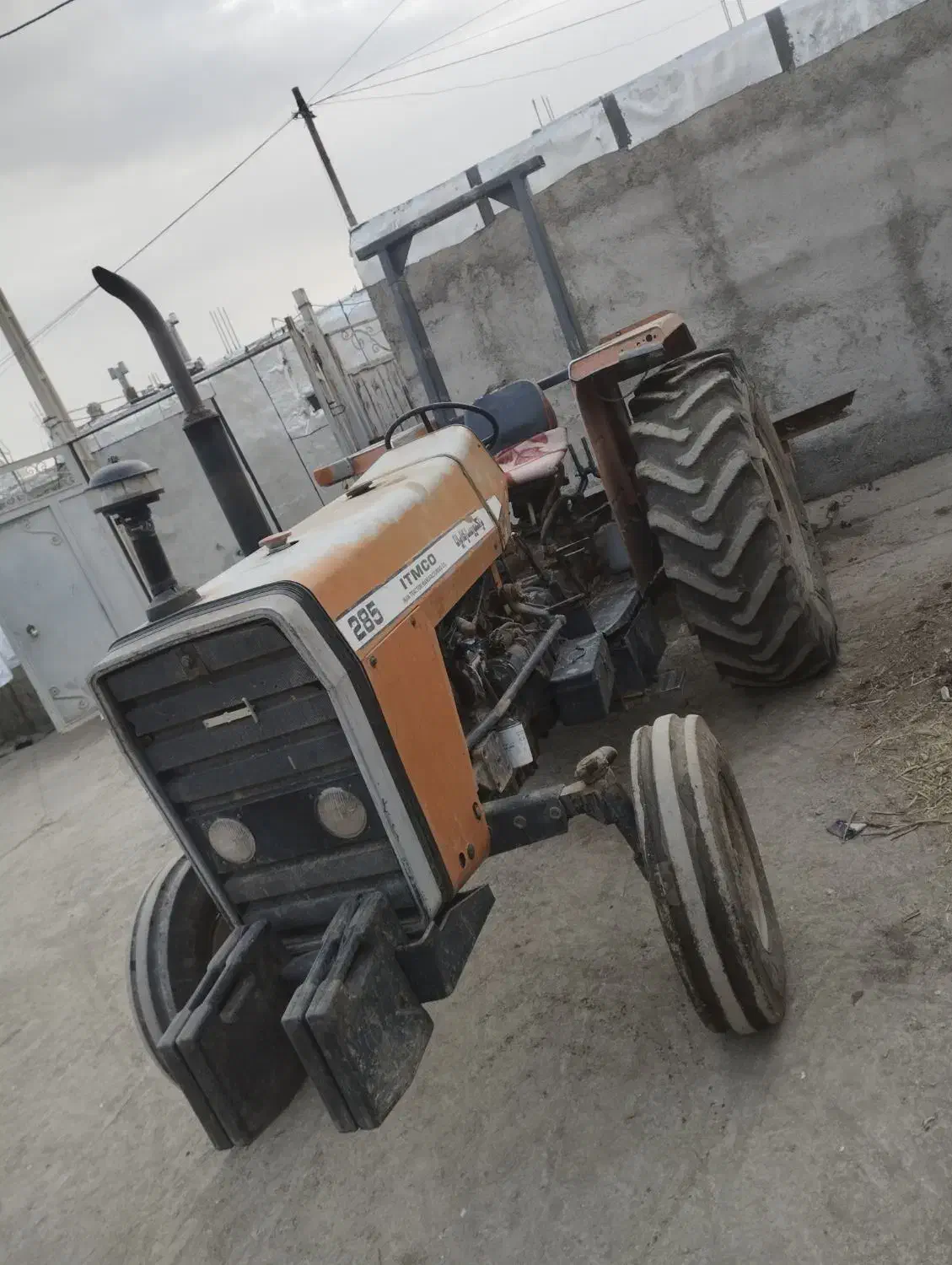 تراکتور|خودرو سنگین|گیان, |دیوار