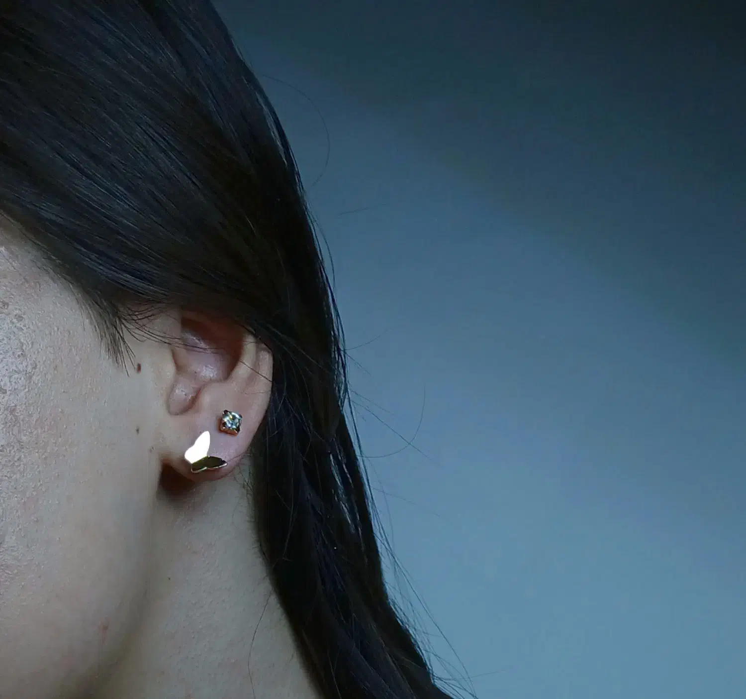 گوشواره پکی|بدلیجات|رشت, دروازه لاکان|دیوار