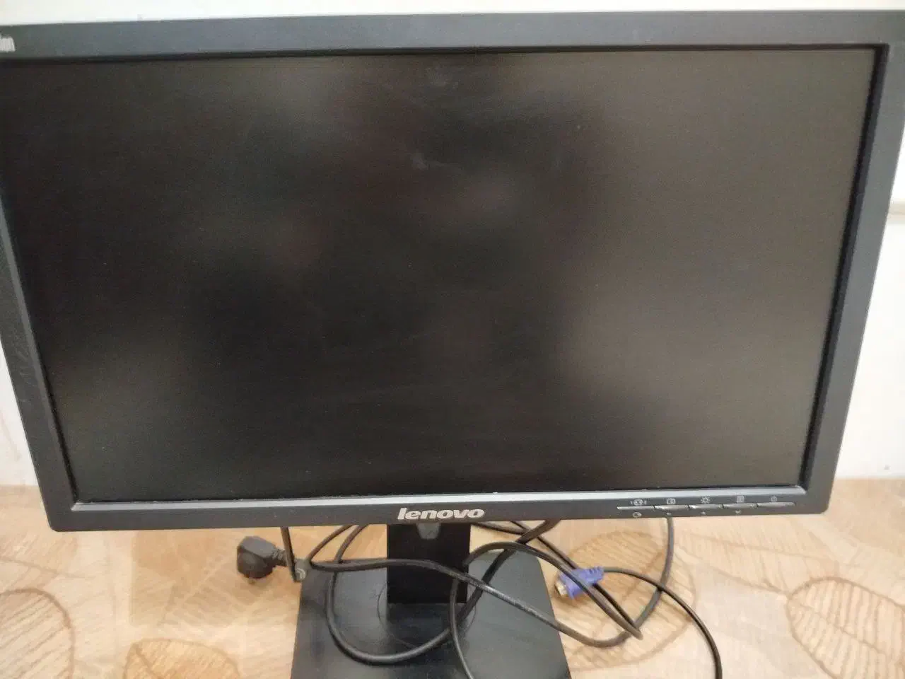 مانیتور (درجهDell 22.(۳۶۰اینچ|قطعات و لوازم جانبی رایانه|قم, شاه ابراهیم|دیوار