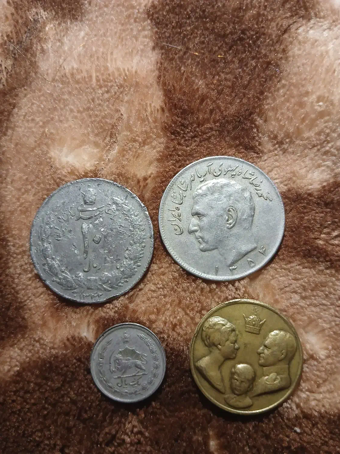 سکه های قدیمی|کلکسیون اشیاء عتیقه|بجنورد, |دیوار