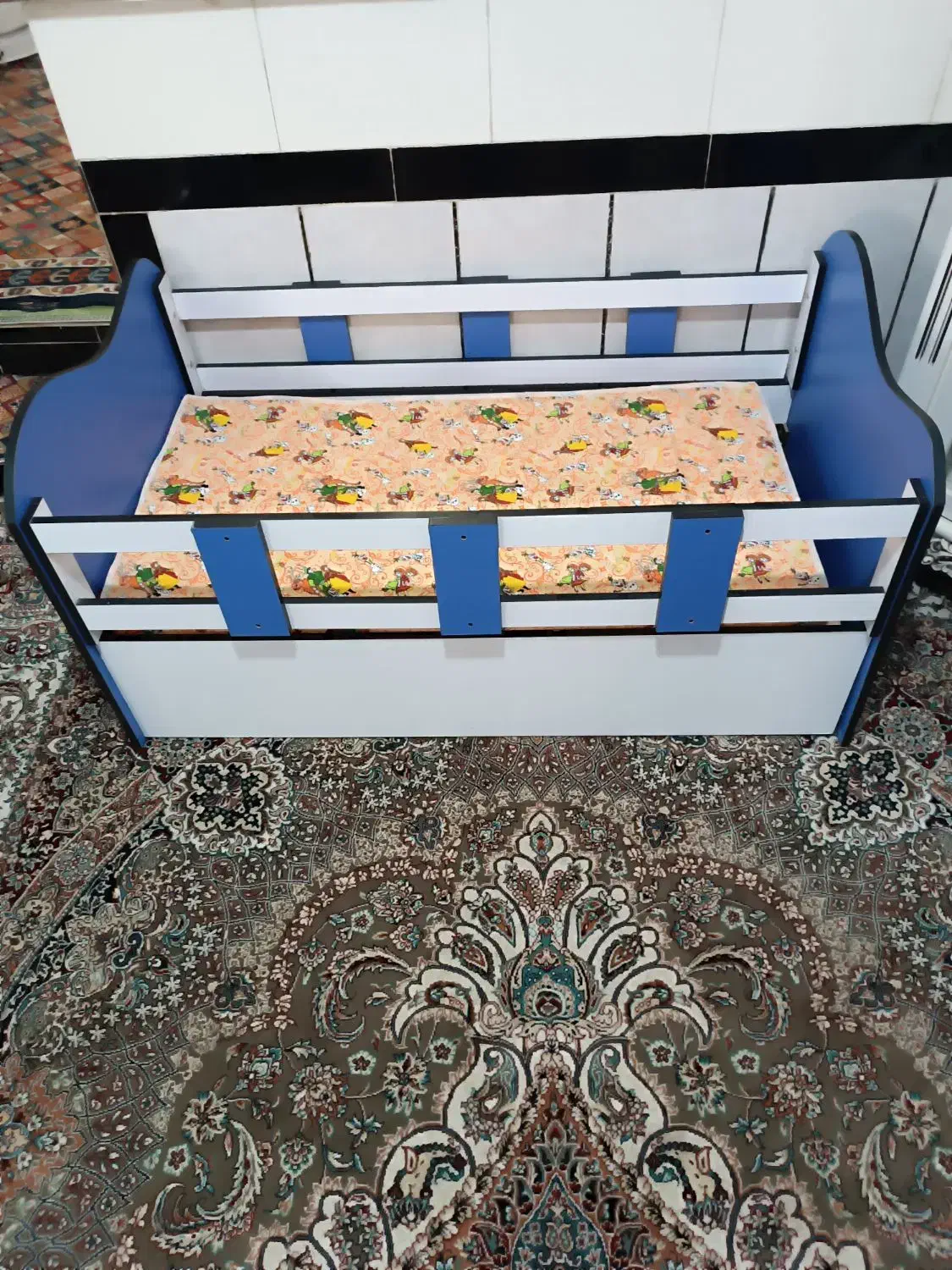 تخت نوزاد|تخت و صندلی بچه|نهاوند, |دیوار